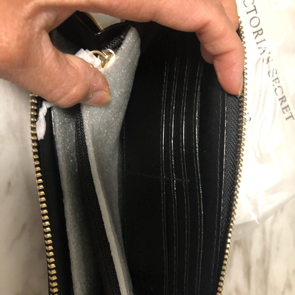 Victoria’s Secret black wallet. New with tags - Picture 4 of 6